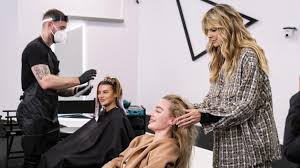 The competition is hosted by heidi klum. Gntm Umstyling 2021 Vorschau Mit Spoiler Bei Diesen Kandidatinnen Dauert Das Umstyling Am Langsten News De