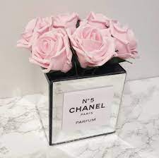 Fill jar with colored gems or stones and add a few flower sprays for a. Mirrored Vase With Vintage Pink Roses 14 6 P P Vase Mirroredvase Mirroredfurniture Homedecoration Interior125 Interior444 Interior Huisdecoratie