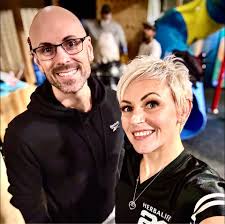 Wasifu kwa Kim McElwee Sanson