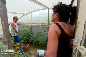 Voici le replay de l'émission. L Amour Est Dans Le Pre Yolanda Se Plaint De Daneji A Jean Claude Video