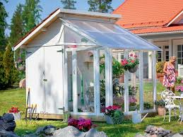 Gartenhaus Kauftipps Aufbau Und Baugenehmigung Hinterhof Gewachshaus Gartenhaus Hintergarten