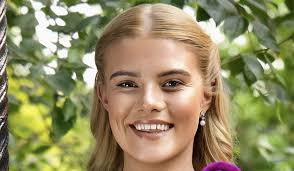 Laois Rose Katelyn Cummins crowned Rose of Tralee