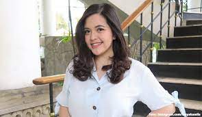 View latest posts and stories by @tasyakamila tasya kamila in instagram. Tasya Kamila Tinggal Di Rumah Klasik Modern Kolam Renangnya Unik