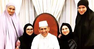 Explora las ediciones de ziela jalil en discogs. Mama Bukan Perampas Tolong Hormati Dia Anak Tiri Minta Netizen Henti Hentam Ziela Jalil Di Media Sosial