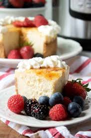 Place cheesecake into pressure cooker onto the trivet and in between the handles. Creme Brulee Cheesecake Instant Pot Cheesecake Recipe