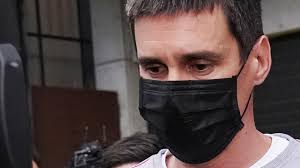 Richard pusey is the porsche driver from frankston who has been identified as the mortgage broker, who was caught filming the accident in which a truck driver crashed into two police cars. 6wm8i4lvzjg5tm