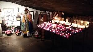 Sua história e milagres a fez padroeira universal do povo cigano, sendo festejada todos os anos a imagem de santa sara é vestida de azul, rosa, branco e dourado, adornada de flores, jóias e lenços. A Verdadeira Historia De Santa Sara Kali Segredo De Maria Madalena Papo Com O Tio Ze
