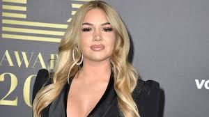 Sie war mitglied der gang, bis sie im februar 2016 das netzwerk tubeone verließ. Shirin David Cancelt Festival Mit Travis Scott Cardi B Co Promiflash De