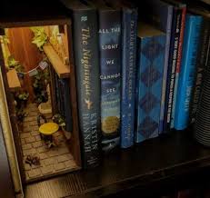 I Made An Alley In My Bookshelf Imgur Miniature Books Book Nooks Bookshelf Art