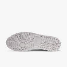 Buy or sell · guaranteed quality · retro & trending sneakers Nike Air Assault Low Red Carpet Cover Ideas White Camo Grailify