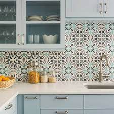 Modern kitchen features colorful mosaic accent wall 7 photos. Bom Dia Organizesemfrescuras Pinterest Cozinha Decor Kitchen Tiles Backsplash Kitchen Wall Tiles Kitchen Interior