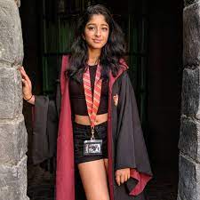 Maitreyi likes to wear stylish earrings and nose rings. Maitreyi Ramakrishnan Age Wiki Trivia And Biography Filmifeed