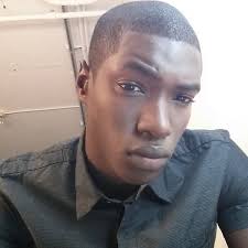 19 férfi modell, make-up nélkül