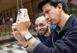 Apple opens downtown Miami store with eye