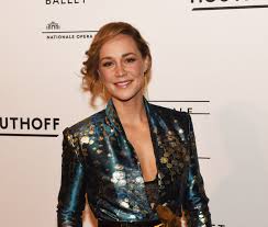 Anouk maas volgde haar opleiding aan de fontys dansacademie in tilburg, afdeling muziektheater. Is Dit De Reden Dat Anouk Maas Vertrekt Bij Gtst Grazia