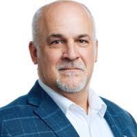 Tom Gust's Instagram, Twitter & Facebook