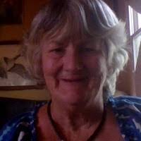 Julia Pew's Instagram, Twitter & Facebook