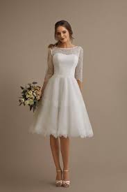 Ein kurzes hochzeitskleid ist besonders bei standesamtlichen hochzeiten sehr gefragt. Kurze Brautkleider Elegant Und Modern Weddix