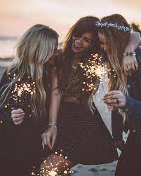 50 Best Friend Picture Ideas For Any Location Friend Poses Photography Best Friends Shoot Friends Photography