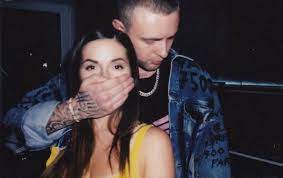 Певица призналась, что во время записи новой песни игорь сивов был в студии. Nyusha I Egor Krid V Pryamom Efire Obsudili Boleznennoe Rasstavanie