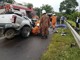 Berikut adalah info berkenaan statistik kemalangan jalan raya.sila klik video untuk berita selanjutnya. Anggota Polis Isteri Antara Enam Maut