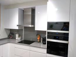 Si la campana tiene ducto hacia el exterior se podrá extraer olores y el. Diseno De Cocina Con Campana De Pared P 828 Pando