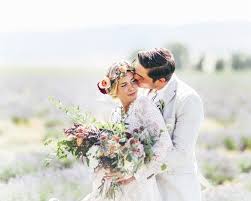 Ketemu lagi nih, pada kesempatan kali ini kami akan memposting informasi populer mengenai foto nikah latar warna apa. Biar Nggak Kaku Ini 13 Pose Foto Pernikahan Yang Bisa Ditiru