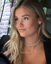 she looks perfect😻