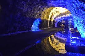 The resulting space is cinematically lit and packs a lot of ecclesiastical wow throughout its cavernous chapels and naves. Von Bogota Nemocon Mine Und Zipaquira Salt Cathedral Tour Getyourguide