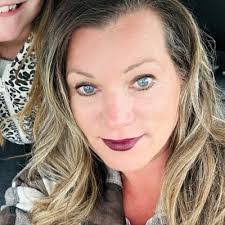 Patricia Knapp's Instagram, Twitter & Facebook