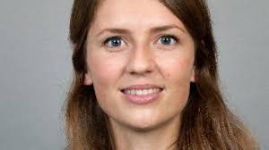 Rosanna Ward's Instagram, Twitter & Facebook