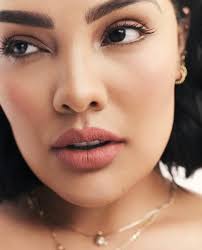 Iris Model Bogotá added a new photo.