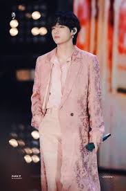 20 Kpop Male Idols That Showed Off Their Beauty Wearing Pink Clothes Kpop Chingu Pink Outfits Colourful Outfits Pink Suit
