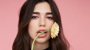 TRIBUNWIKI: Dua Lipa Manggung di Indonesia, Ini Profil dan Perjalanan  Karirnya