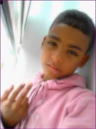 Le lendemain le petit garçon fouille dans le sac à mains de sa mère et trouve sa carte. Les Plus Beau Enfant On Twitter Petit Beau Goss Http T Co Cef1xyxkcp