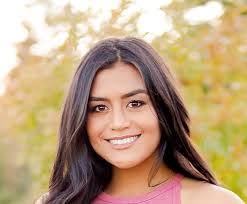 Rachel Hodges's Instagram, Twitter & Facebook