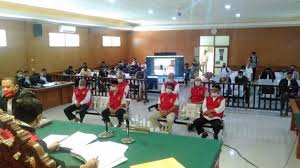 Yayasan penyalur kerja oki benjaya. Kepala Sekolah Dan Guru Sd Di Kota Bogor Korupsi Dana Bos Rp 17 Miliar Tertunduk Saat Sidang Tribun Jabar
