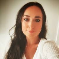 Lisa Rowlands's Instagram, Twitter & Facebook