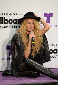 A pink le entregaron el premio del ícono señaló el periodista villamizar. Paulina Rubio Backstage At Billboard Latin Music Awards At Bank United Center On April 28 2016 In Miami In 2021 Hollywood Actresses Hollywood Actress Photos Actresses