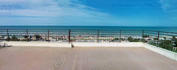 Tutte le stanze sono con. Affittasi Casa Vacanza Senigallia Lungomare Leonardo Da Vinci 33