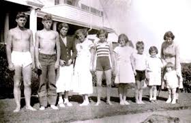 Bobby kennedy and edward m. Cw21dlr The Nine Kennedy Children Lined Up Oldest To Youngest With Mother Rose Hyannis Port Year Unknown Kathleen Kennedy Kennedy Family Ted Kennedy