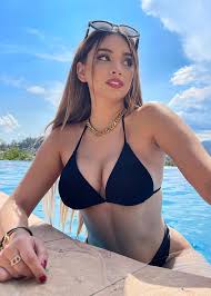 Brianda Deyanara - Free pics, galleries & more at Babepedia