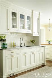 Cream Kitchen Paint Color Benjamin Moore Paint Color Benjamin Moore Navajo White Oc 95 Off White Kitchen Cabinets Kitchen Cabinet Design White Kitchen Design