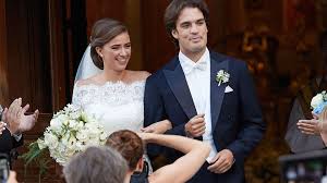 38, verziert mit swarovski steinen, zum schnüren Swarovski Erbe Arturo Pacifico Griffini Traumhochzeit In Wien Und Das Brautkleid Seiner Frau Erinnert Uns An Madeleine Von Schweden