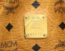 All bags , which have a square piece of leather under the plaque , are fakes !! How To Spot The Mcm Bag Real Vs Fake