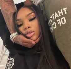 Ducked off w/ a man who treat u right, & nobody in y'all business... that's  peaceful. 😌🤎 😘‼️