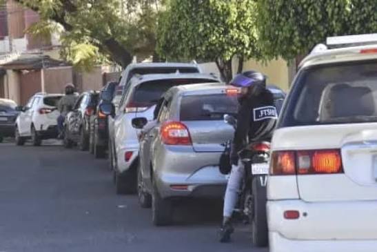 Crise de combust&iacute;veis provoca filas de at&eacute; tr&ecirc;s dias na Bol&iacute;via - Di&aacute;rio Corumbaense