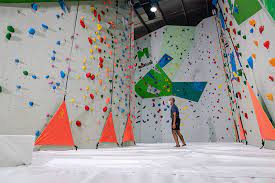 Summit climbing, yoga and fitness acquired the facility in 2018. Dubai S Largest Rock Climbing Centre Is Opening In Al Quoz What S On