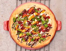 Pizza Aux 2 Fromages Au Jambon Serrano Et Aux Peches La Popote D Une Mere Poule Un Peu Dingue Vegetable Pizza Food Pizza