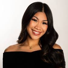 Naomi Choi's Instagram, Twitter & Facebook